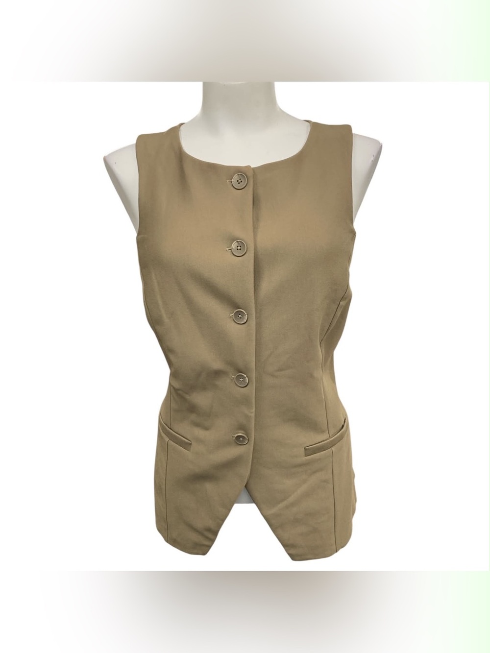 Ricki's Sleeveless Button-Front Vest in Tan Size M